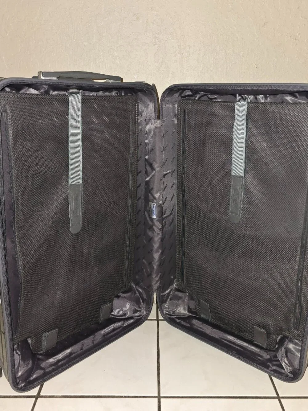 Rimowa Salsa Deluxe Multiwheel 830.90 Large 82L Check-In 4 Spinner Olive AS-IS
